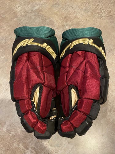 True Catalyst Pro Gloves 15" (New)