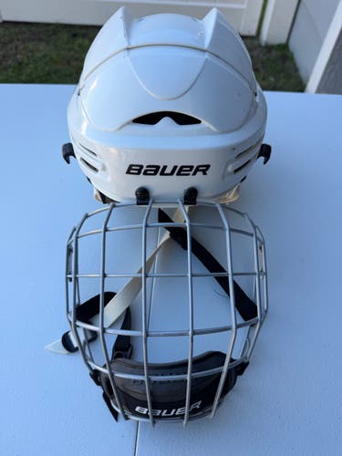 Medium Bauer 5100 Helmet (Used)