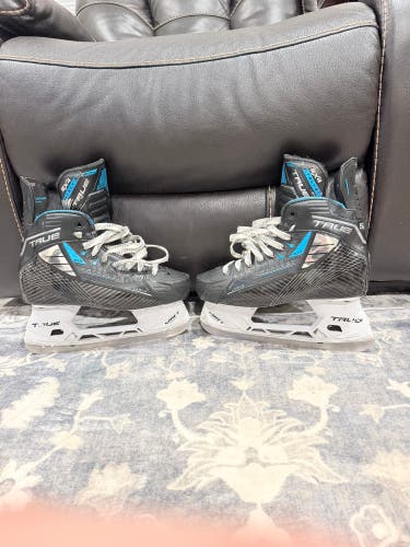 Black 2024 True Catalyst 5x4 Hockey Skates Wide Width 6.5 (Used)