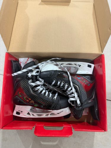 Black 2025 CCM JetSpeed FT8 Pro Hockey Skates Regular Width Size 4 (New)