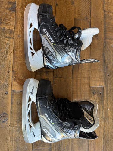 2022 CCM AS-V Hockey Skates Regular Width 13 (Used)