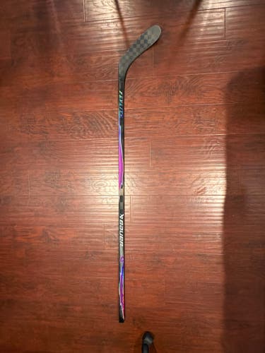 Senior Bauer Vapor Flylite Right Handed Hockey Stick P28 70 Flex (New)