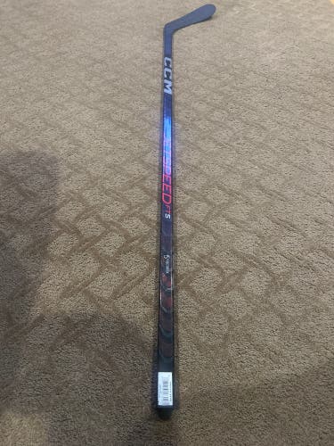 Senior CCM JetSpeed FT5 Right Handed Hockey Stick P28 75 Flex (New)