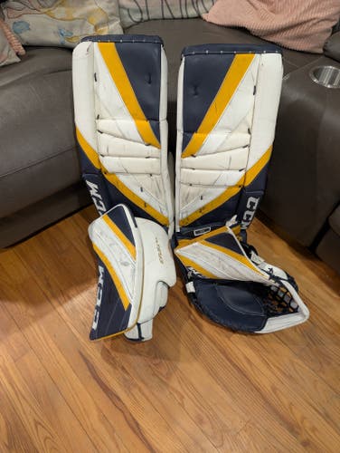 28" CCM EFlex 5.5 pads 5.9 intermediate gloves