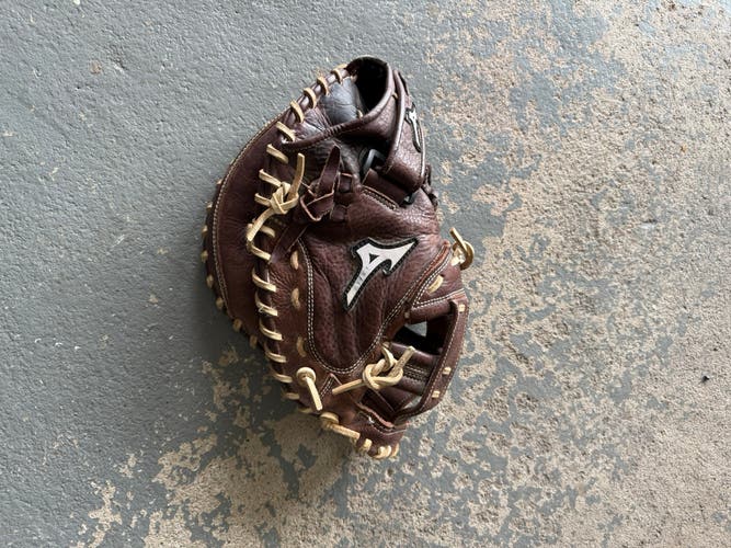 Mizuno Franchise RH Catcher's Softball Glove 34" (Used)