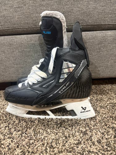 True NHL Custom Hockey Skates Regular Width Pro Stock 8 (Used)