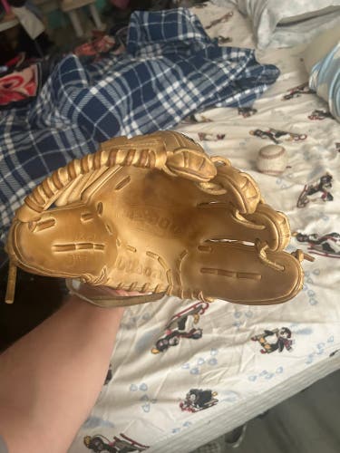2022 Wilson A2000 RH Infield Baseball Glove 12" (Used)