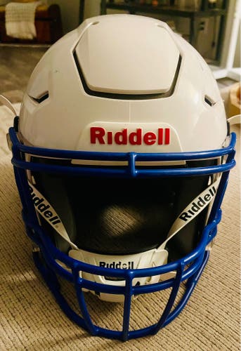White Youth Medium Riddell SpeedFlex Helmet (Used)