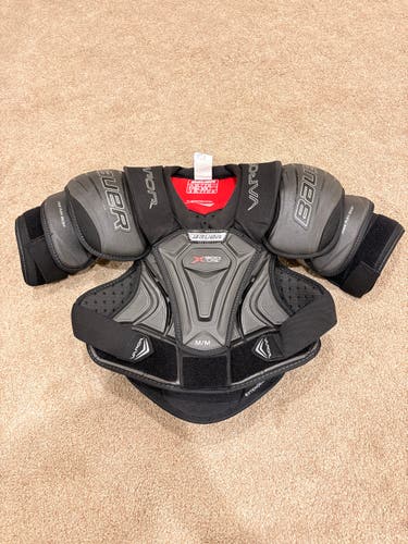Bauer Vapor X900 Lite Hockey Shoulder Pads – Senior Medium – Excellent Condition