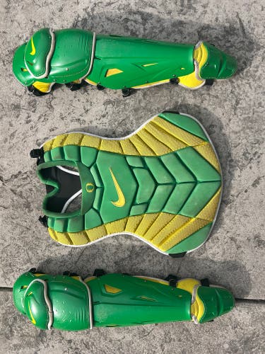 17in Oregon Team Issued Nike Catchers Set