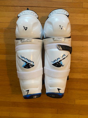Intermediate Bauer Vapor Flylite 14" Shin Pads (Used)