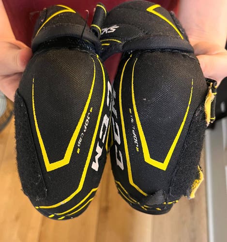 Junior Medium CCM Tacks 3092 Elbow Pads (Used)