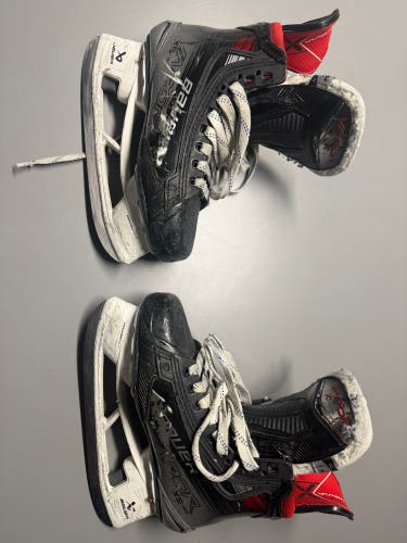 2023 Bauer Vapor X5 Pro Hockey Skates Regular Width Size 3 (Used)