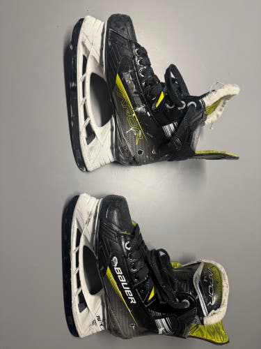 Black/Yellow 2023 Bauer Vapor X4 Hockey Skates Size 3 (Used)
