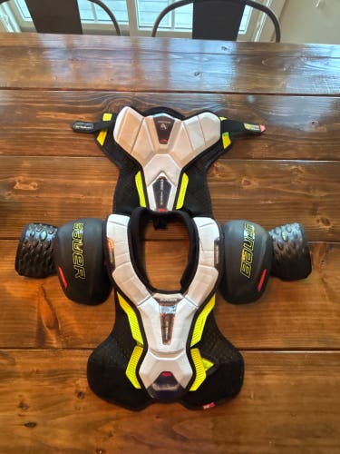 Small Junior Bauer Vapor Hyperlite Shoulder Pads (Used)