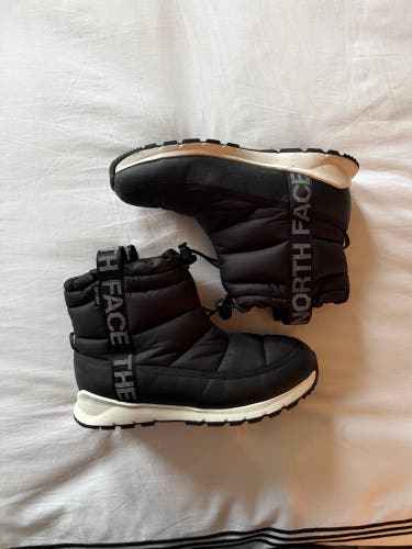 Black Men's Size M 6.0 (W 7.0) Adult The North Face Insulates Snow Boots (Used)