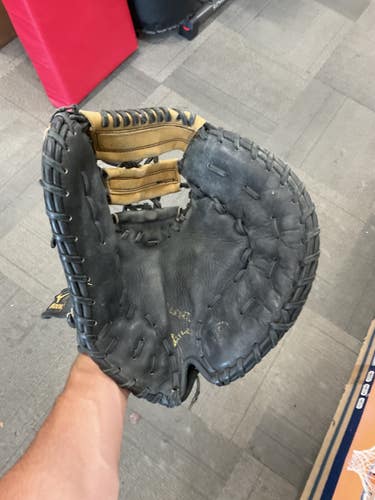 Used Mizuno DAKOTA LEATHER BB/SB First Base RH Throw Black 12" 11614-S000245374