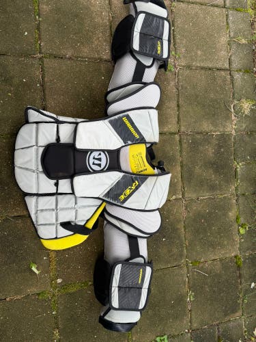 Medium Warrior Ritual RX3 E Goalie Chest Protector (Used)