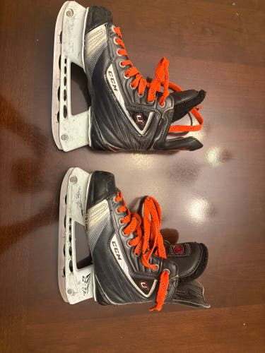 2010 CCM U+ 12 Hockey Skates Size 2 (Used)