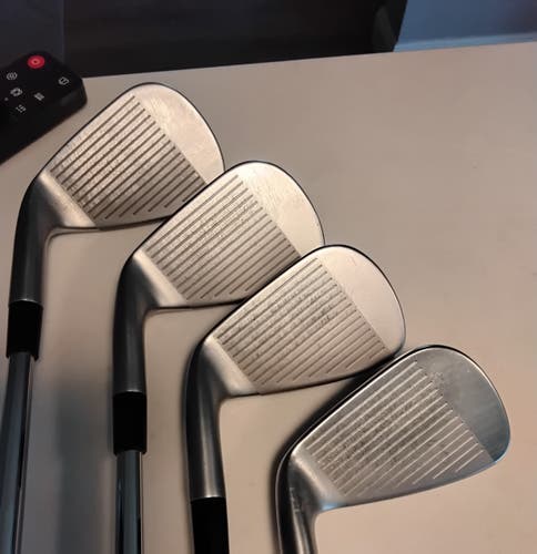 Taylormade p790 4-gw, 8 clubs mid grips vg condition always covered