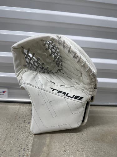 True HZRDUS junior goalie glove  (Used)