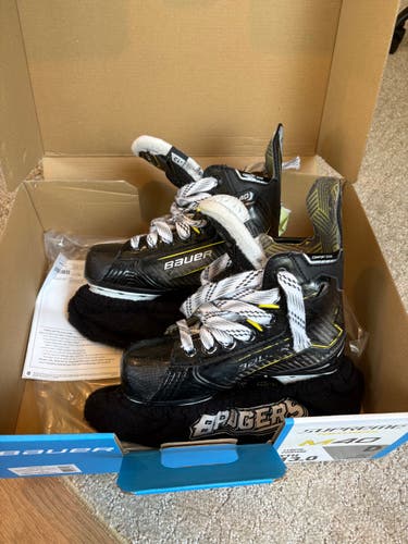 Black 2025 Bauer Supreme M40 Hockey Skates Regular Width 13