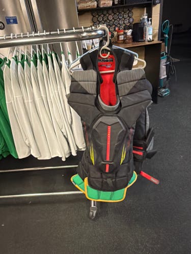 XL Bauer Vapor Hyperlite 2 Goalie Chest Protector (Used)