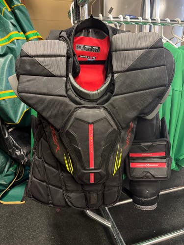 Medium Bauer Vapor Hyperlite 2 Goalie Chest Protector (Used)