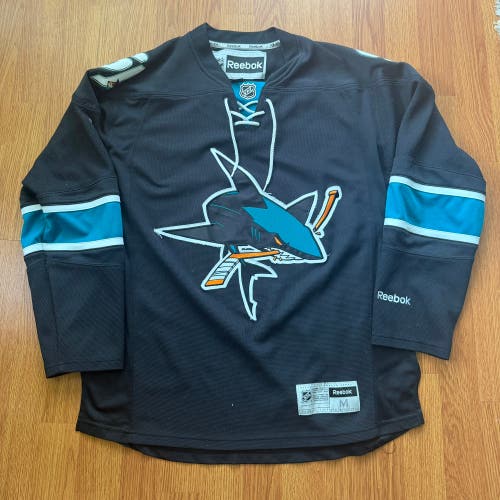 Reebok Jersey sharks. Senior Medium