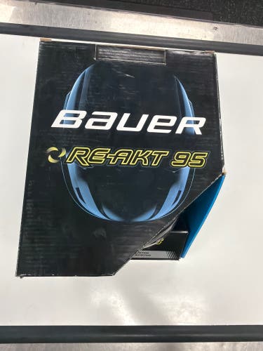 Small Bauer Re-Akt 95 Helmet (New)