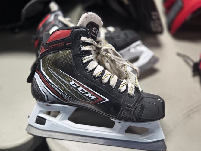 CCM Hockey Goalie Skates Regular Width Size 3.5 (Used)