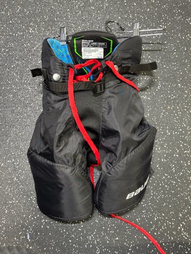 Youth Large Bauer Bauer Pants Hockey Pants (Used)