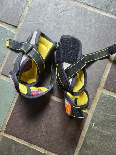 Youth Large CCM Elbow Pads (Used)