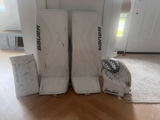 33" Bauer Vapor Flylite Regular Goalie Full Set (Used)