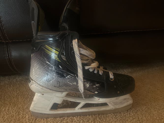 2023 Bauer Vapor Hyperlite 2 Hockey Skates 7 (Used)