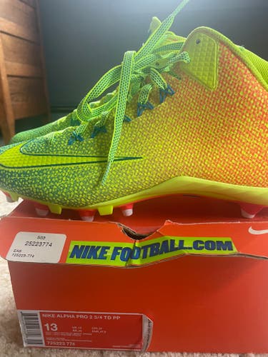 Men's Size 13.0 (W 14.0) Nike Molded Cleats (New)