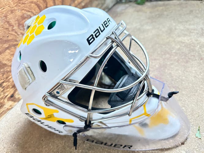 Senior Medium 2020 Bauer NME 4 Goalie Mask (Used)