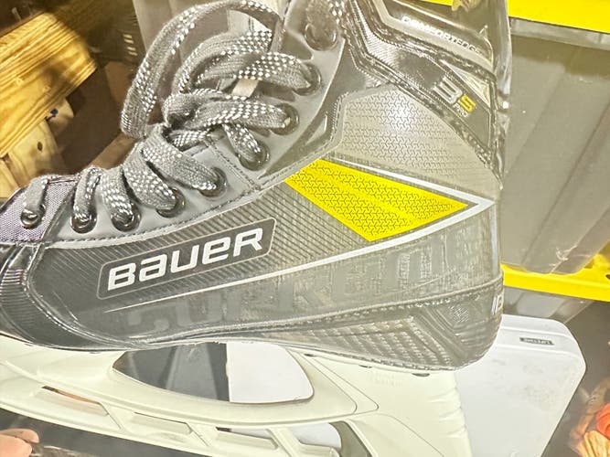 Black 2022 Bauer Supreme 3S Pro Hockey Skates Regular Width 8.5 (Used)
