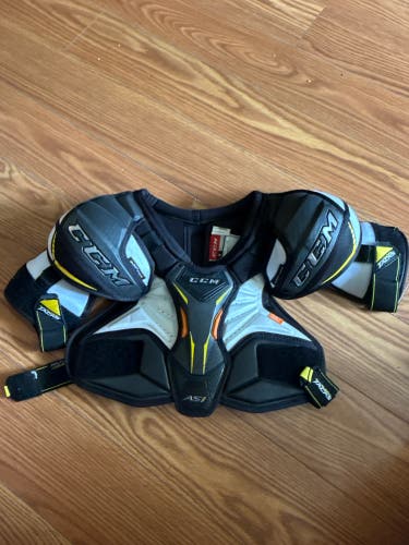 Medium Junior CCM SuperTacks Shoulder Pads (Used)