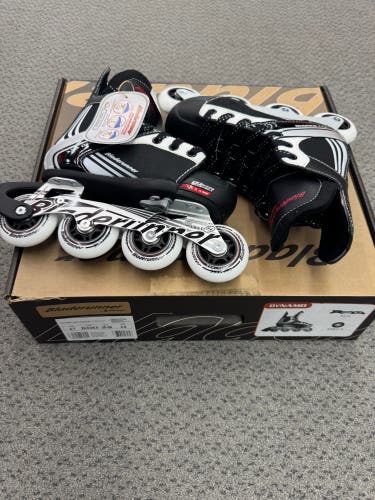 Bladerunner Dynamo Hockey Adjustable size 4-7 Inline Skates (New)