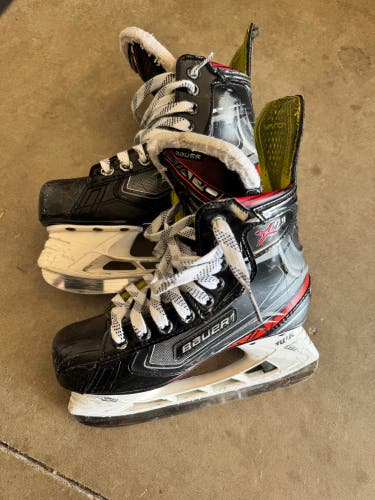 2019 Bauer Vapor X2.9 Hockey Skates Regular Width Size 3.5 (Used)