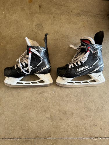 2021 Bauer Vapor X3.5 Hockey Skates Size 3 (Used)