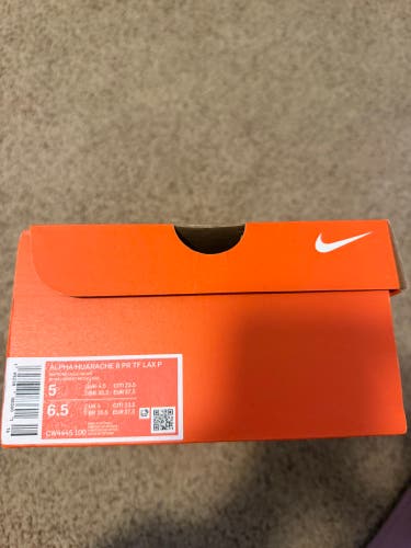 White Unisex 5Y (Big Kids / Youth) Youth Nike Alpha Huarache 8 Pro Turf Mid Top Turf Cleats (New)