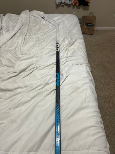 Junior Bauer Nexus League Left Hand Hockey Stick P28 40 Flex (Used)