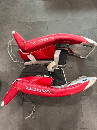 34" Bauer Vapor Hyperlite 2 Goalie Leg Pads (Used)
