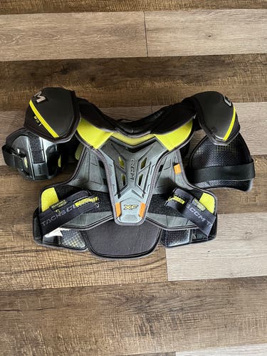 Men's Small Senior CCM Tacks XF Shoulder Pads (Used)