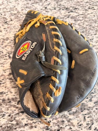 Easton Black Magic BMX 2B Baseball Catchers Glove Mitt RHT Leather Youth