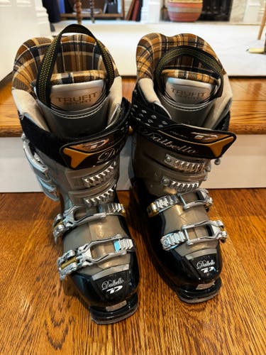 Mondo 24 & 24.5 Dalbello Electra 8 Ski Boots (Used)