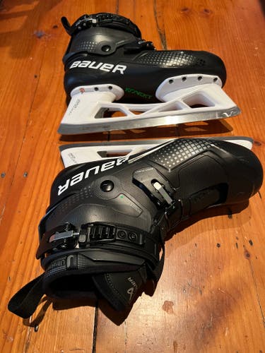 Bauer Konekt senior size 10 in rare like NEW condition (FREE shipping and insurance included)