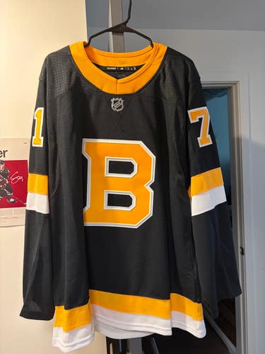 Men's Boston Bruins Taylor Hall Jersey - Adidas Size 52 *NWT*